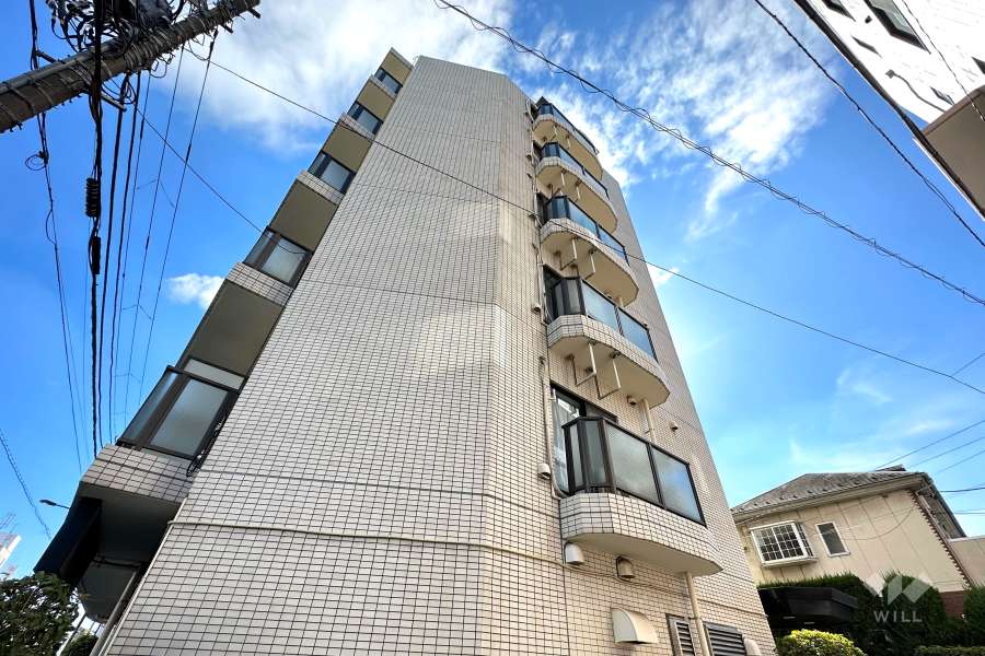 フロント新代田の外観（東側から）