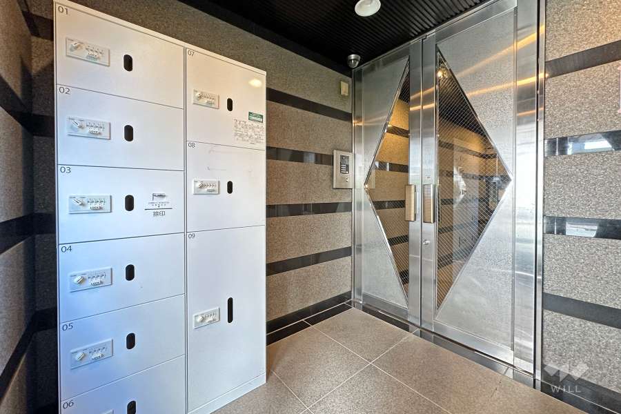 エントランスはオートロック付きです。