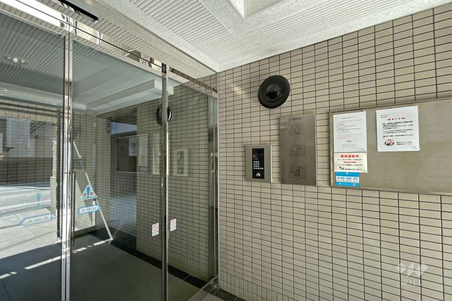 エントランスはオートロック付きです。