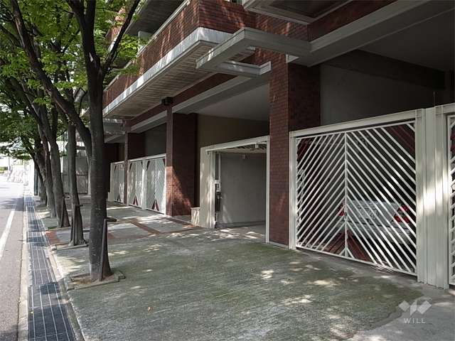 建物1階にある敷地内駐車場