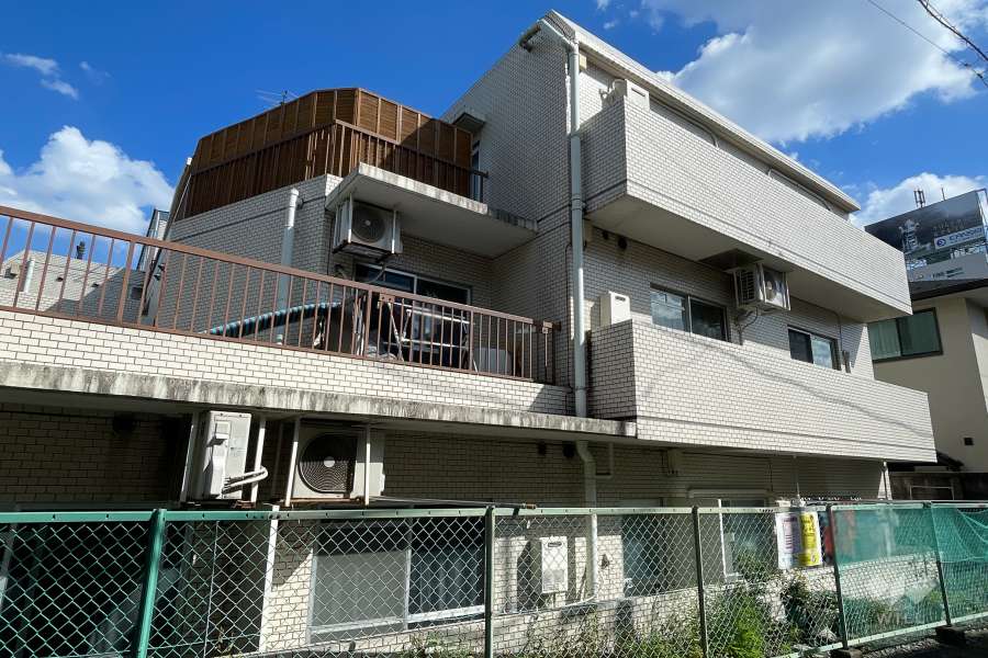 パレドール世田谷代田の外観（西側から）