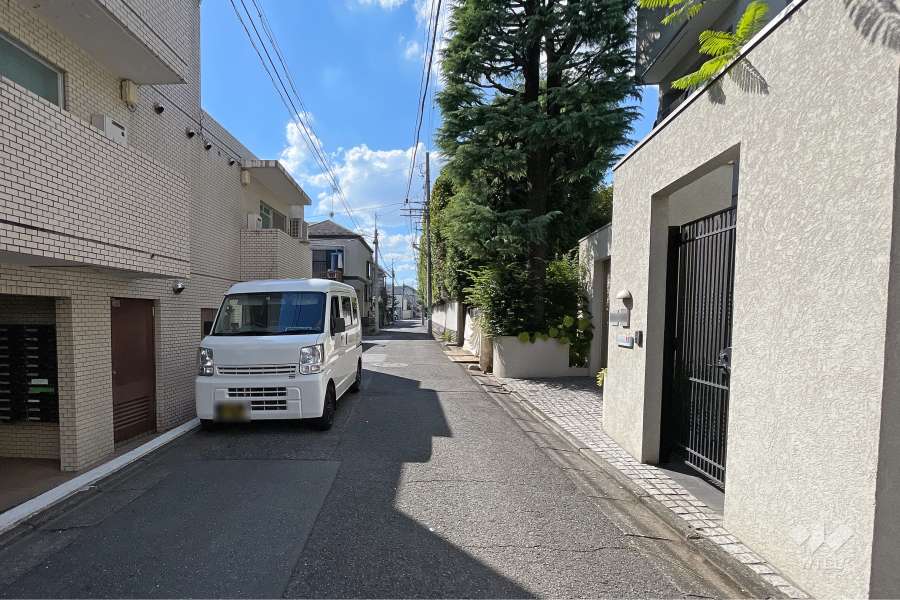 敷地北側の前面道路