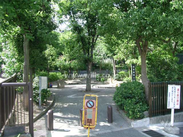 敷地に隣接した公園