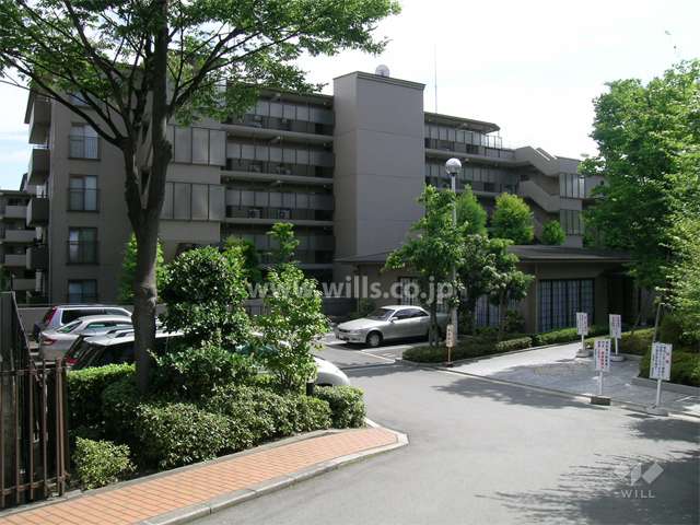 敷地北側にあるエントランスアプローチ