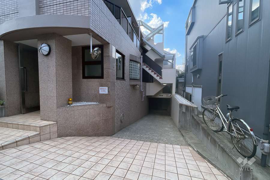 駐車場の出入り口