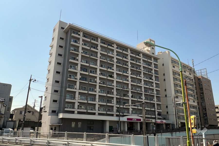 ハヤマビルの外観（南東側から）