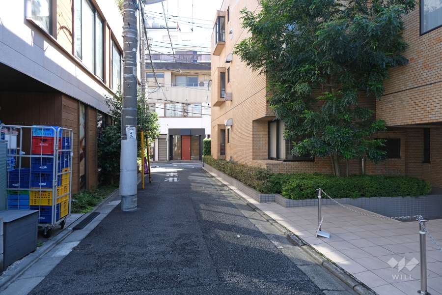 敷地北側の前面道路