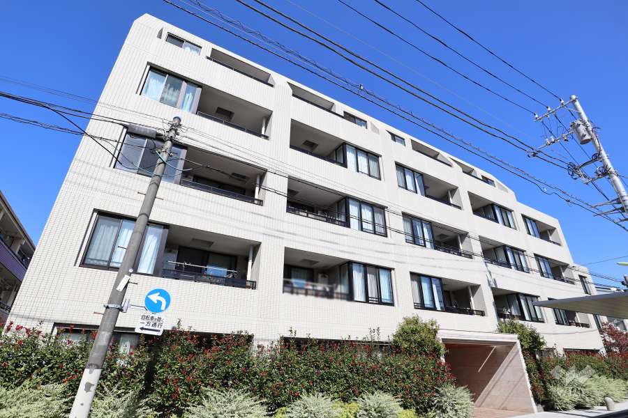 マストレジデンス世田谷代田の外観（南西側から）