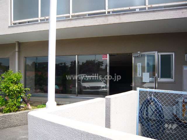 エントランスに続く階段