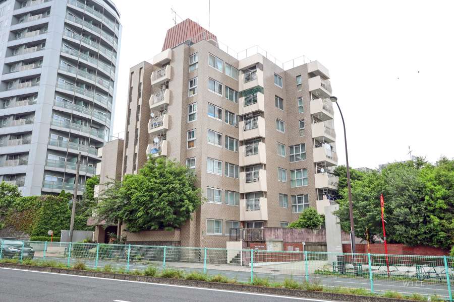 世田谷代田サンライズマンションの外観（南西側から）