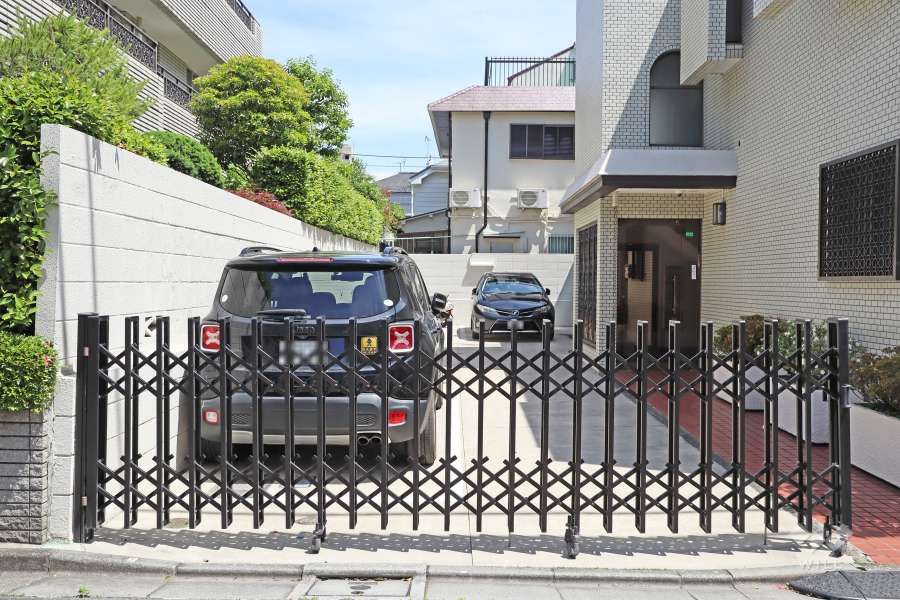 駐車場の出入り口