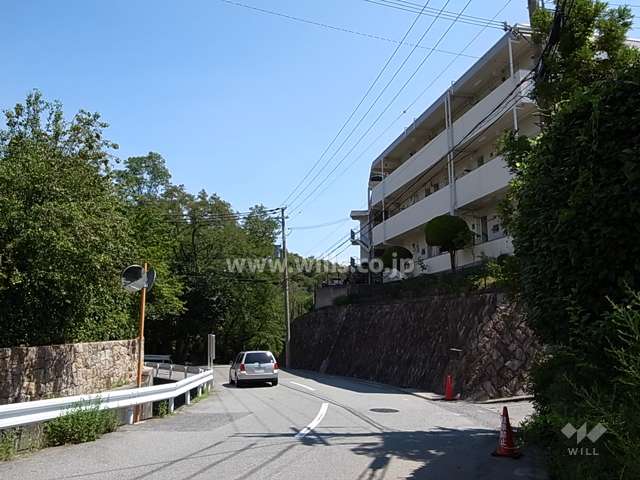 敷地北側の前面道路