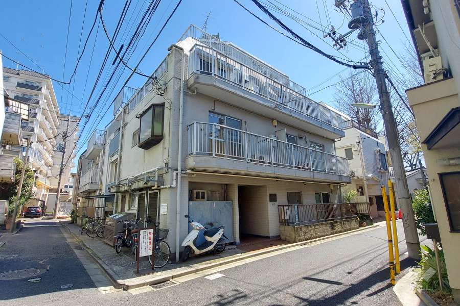 サカエ代田橋マンションの外観(北西側から)