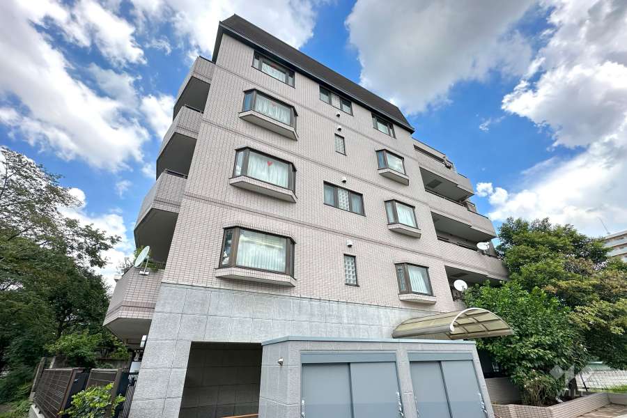 グランパーク代田橋の外観（南西側から）