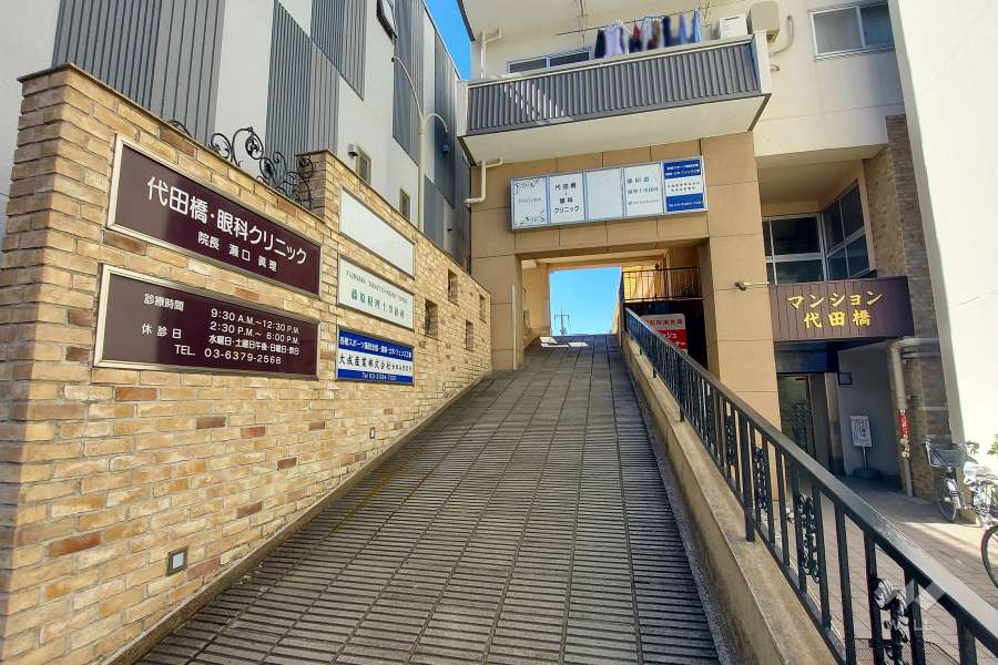 駐車場の出入り口