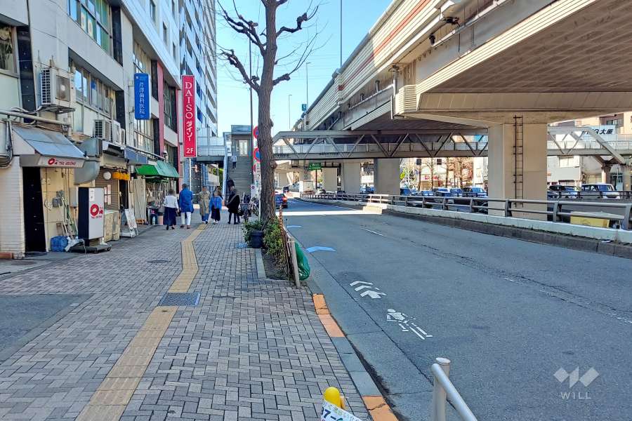 敷地北側の前面道路