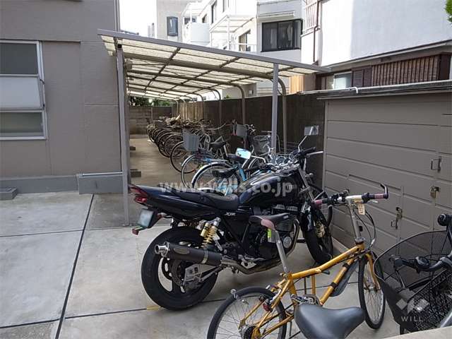 駐輪場とバイク置き場