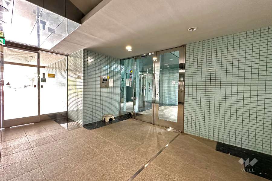 エントランスはオートロック付きです。