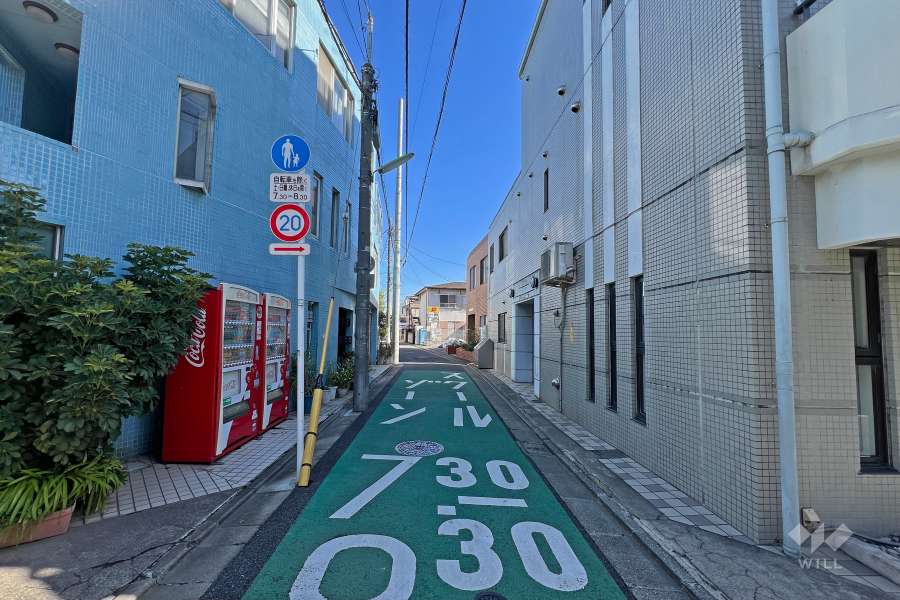 敷地北西側の前面道路