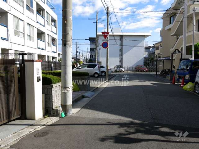 敷地南側の前面道路