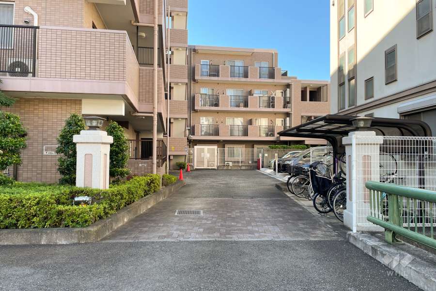 駐車場の出入り口