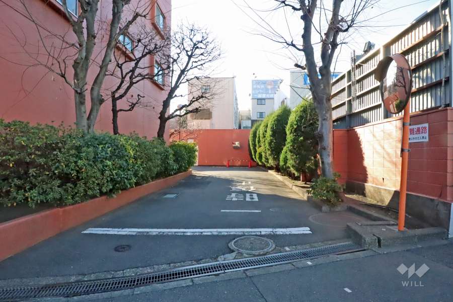 駐車場の出入り口