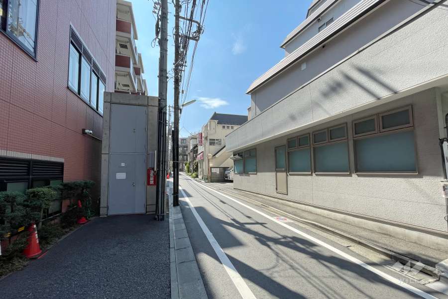 敷地北東側の前面道路　　