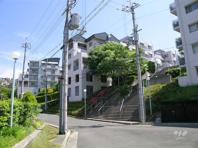 グランドメゾン西宮名塩3番館の外観（南西側から）