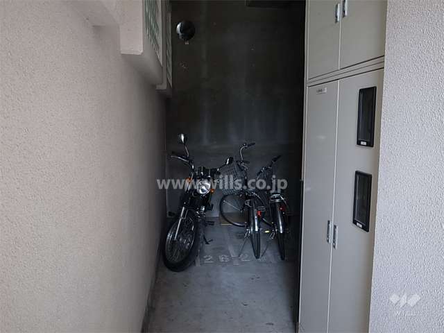 バイク置き場、駐輪場