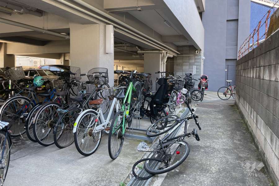 屋内に設けられた駐輪場