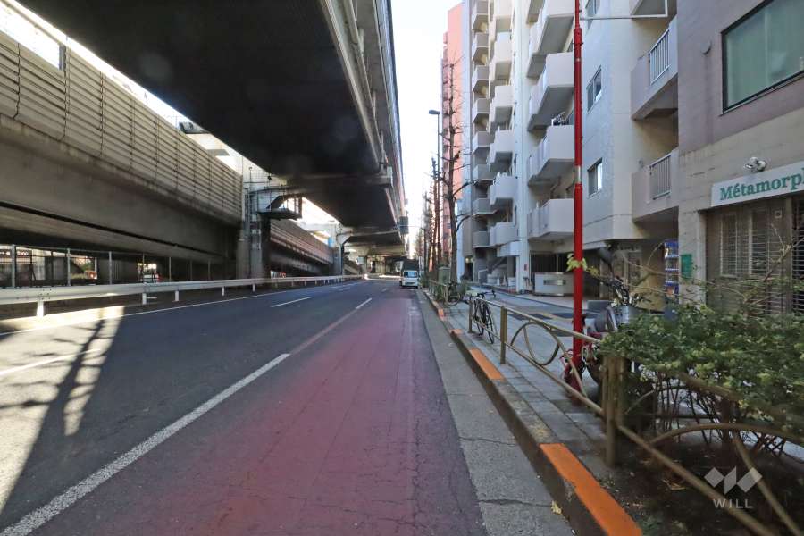 敷地北西側の前面道路