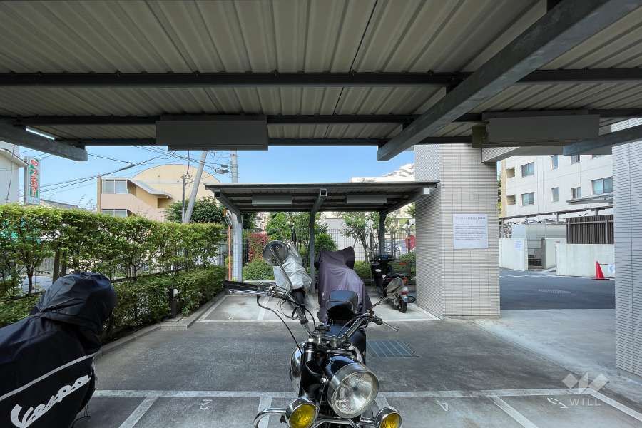 駐輪場とバイク置場