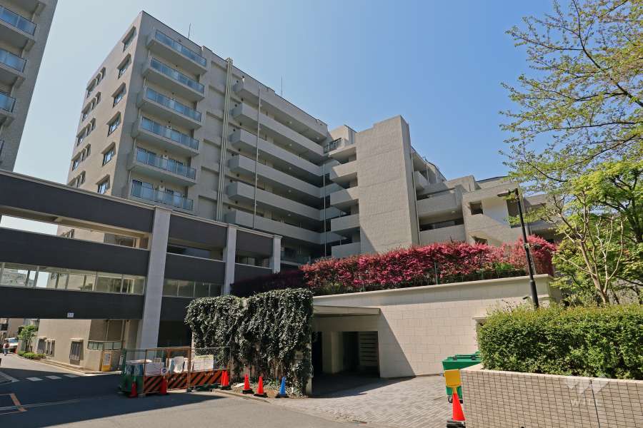 グレンパーク駒場ウエストの外観（北東側から）