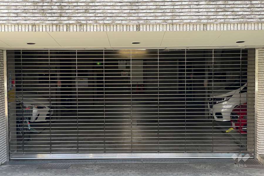 駐車場の出入り口（リングシャッター付き）