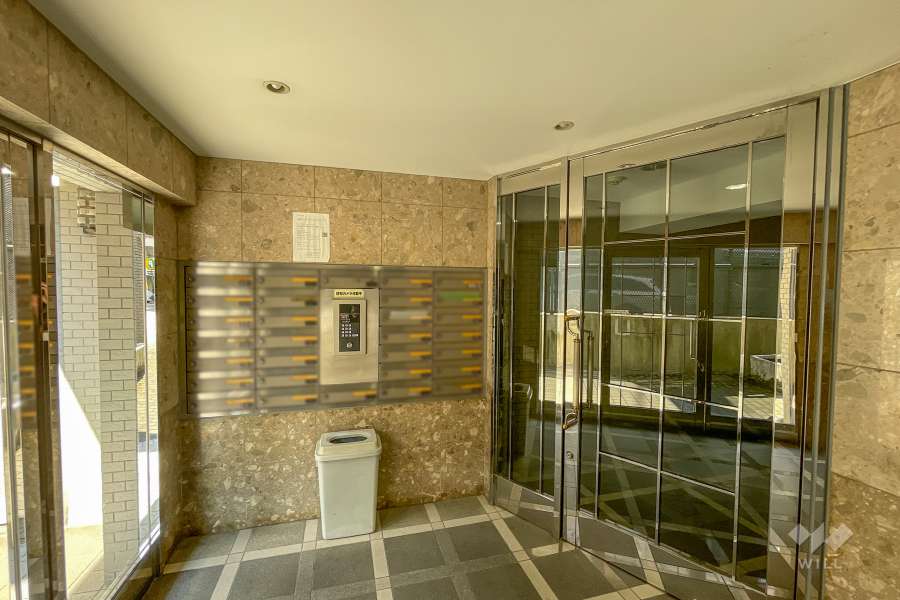 エントランスはオートロック付きです。　