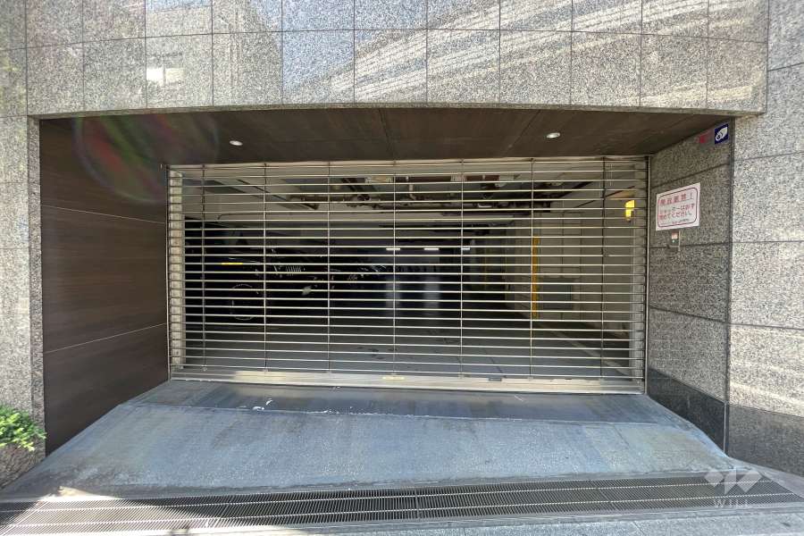 敷地内駐車場の出入り口（リングシャッター付き）