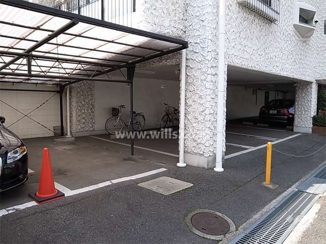 敷地北側の駐車場（平面式）