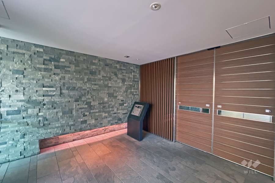 エントランスはオートロック付きです。