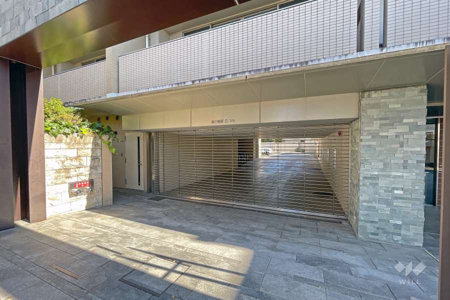 敷地内駐車場（屋外平面式）のリングシャッター式出入り口