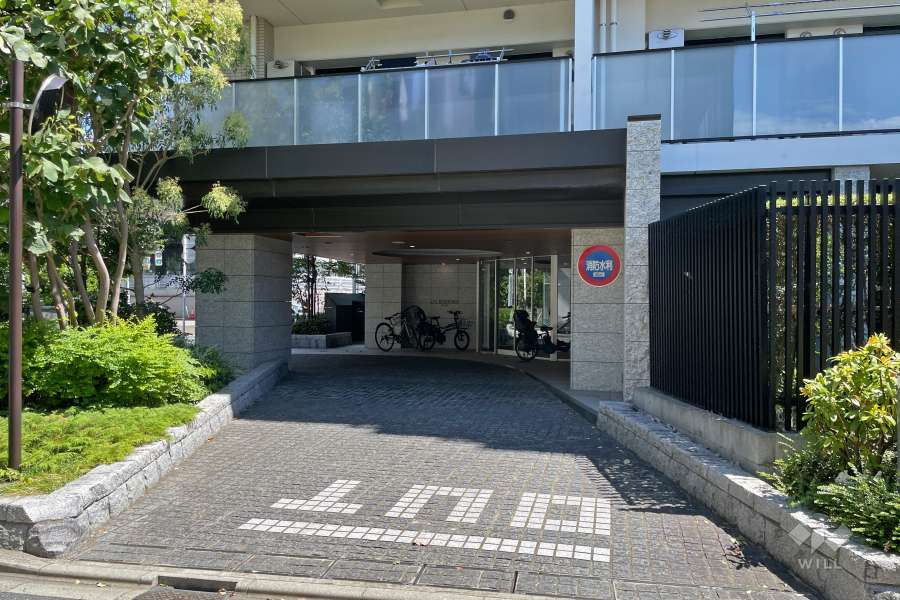 車寄せのあるエントランス