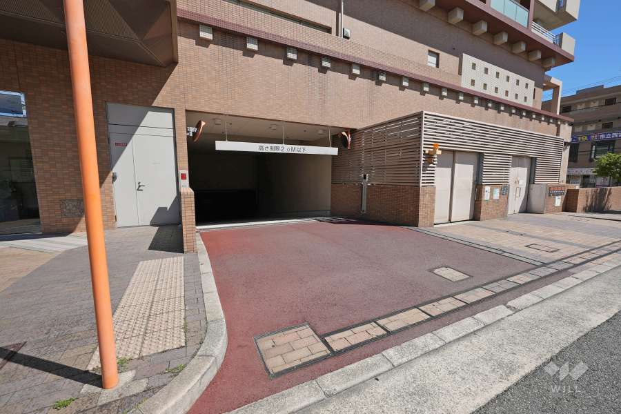 駐車場の出入口（車用）