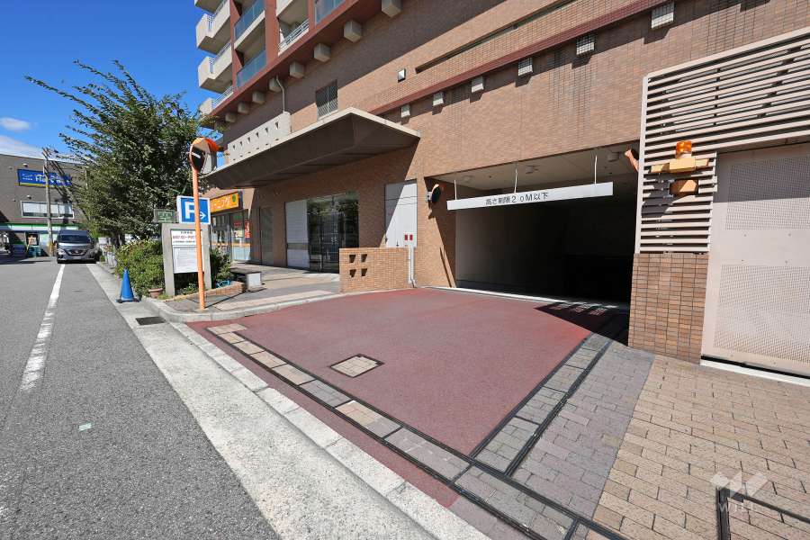 駐車場の出入口（車用）