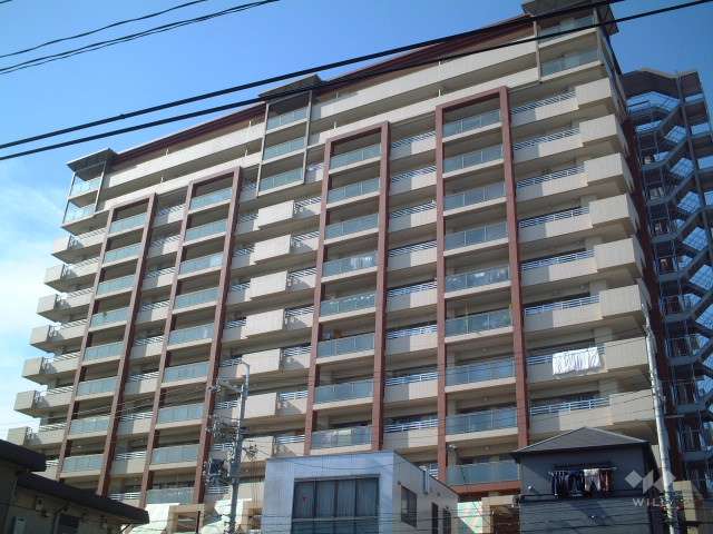 パセオ甲東の外観（東側から）
