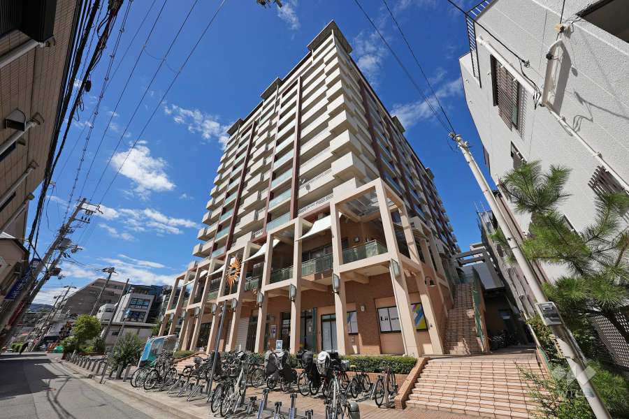 パセオ甲東の外観（南東側から）