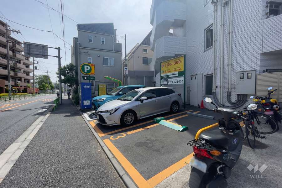 敷地内にコインパーキングがあります。