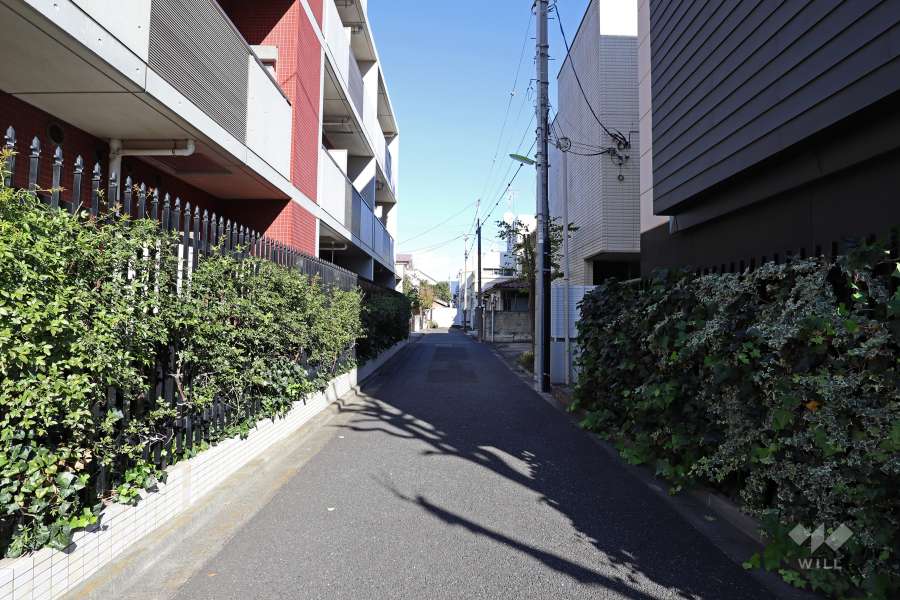 敷地南東側の前面道路