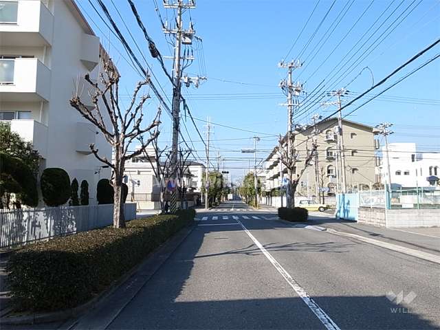 敷地北側の前面道路
