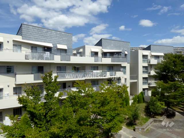 グランドメゾン西宮名塩4番館の外観（南西側から）