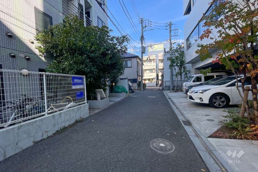 敷地東側の前面道路