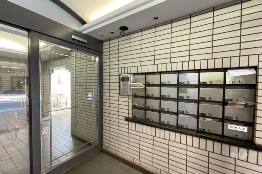 エントランスはオートロック付きです。